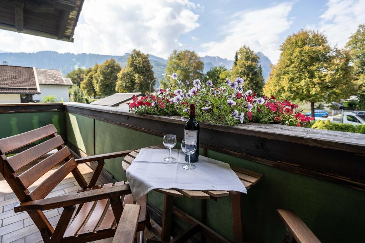 Hotel Garni Brunnthaler Garmisch-Partenkirchen Dış mekan fotoğraf